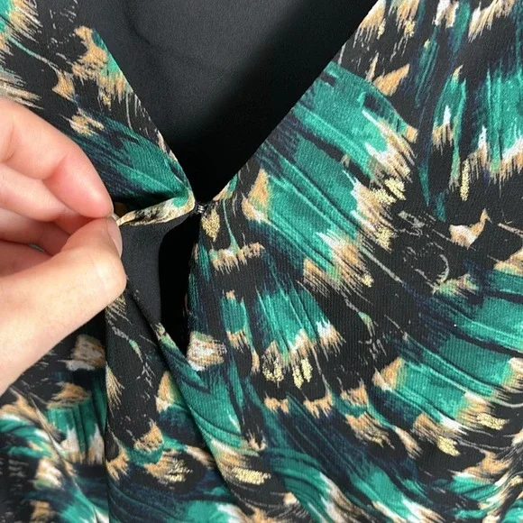 White House Black Market Cold Shoulder Long Sleeve Green and Black Top - Picture 4 of 9